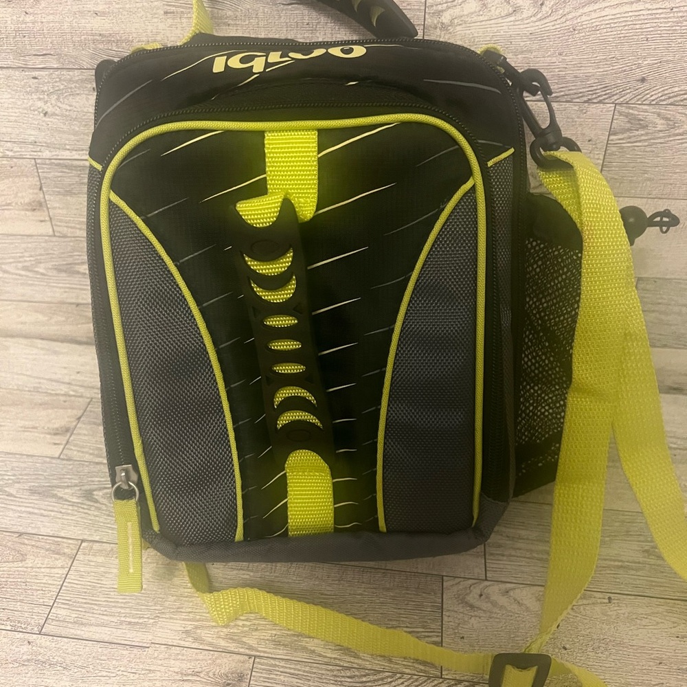 Igloo Black & Neon Yellow Messenger Cooler Bag